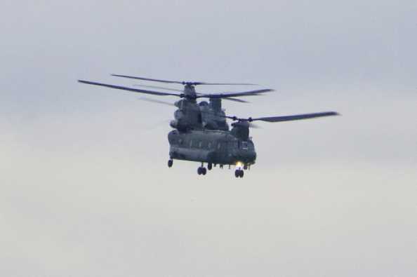 09 February 2021 - 16-27-37
Tuesday bought a pair of Chinooks from RAF Odiham (ZA681 & ZH902) but it was blowing a hooley so they were none too low.
Quite a birthday treat for someone though.
-----------------------
RAF Chinooks ZA681 & ZH902